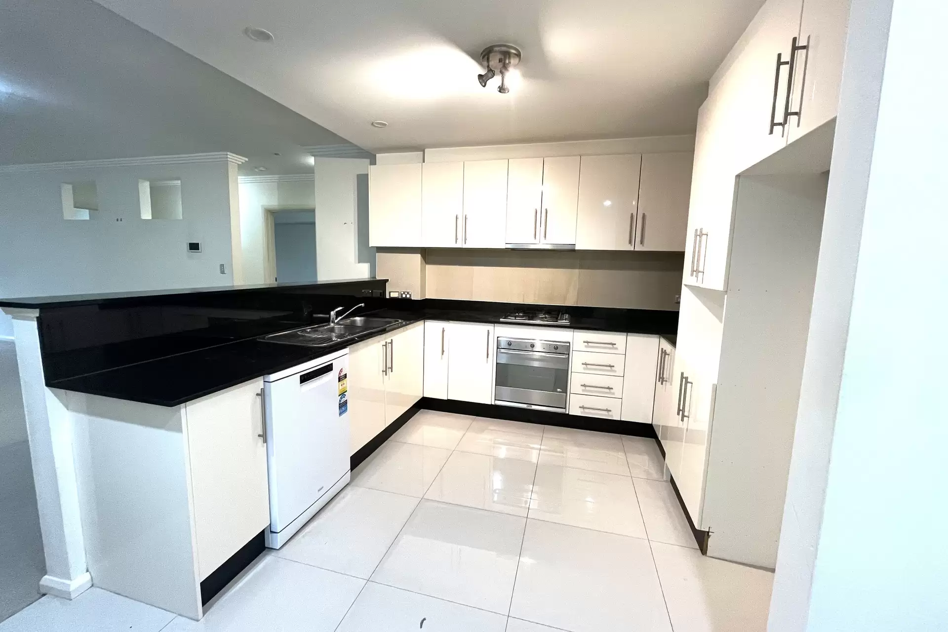 23/4-6 Mercer Street, Castle Hill Leased by Murdoch Lee Estate Agents - image 3