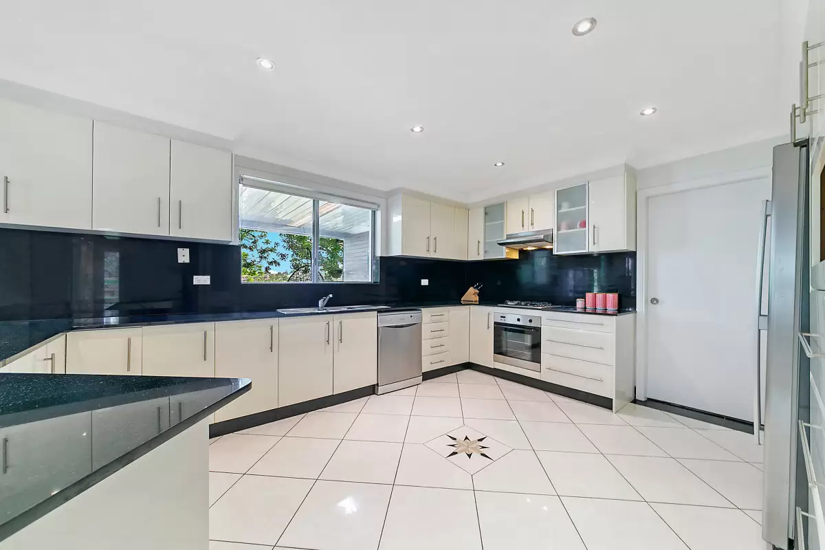 22 Lanhams Road, Winston Hills Leased by Murdoch Lee Estate Agents - image 2