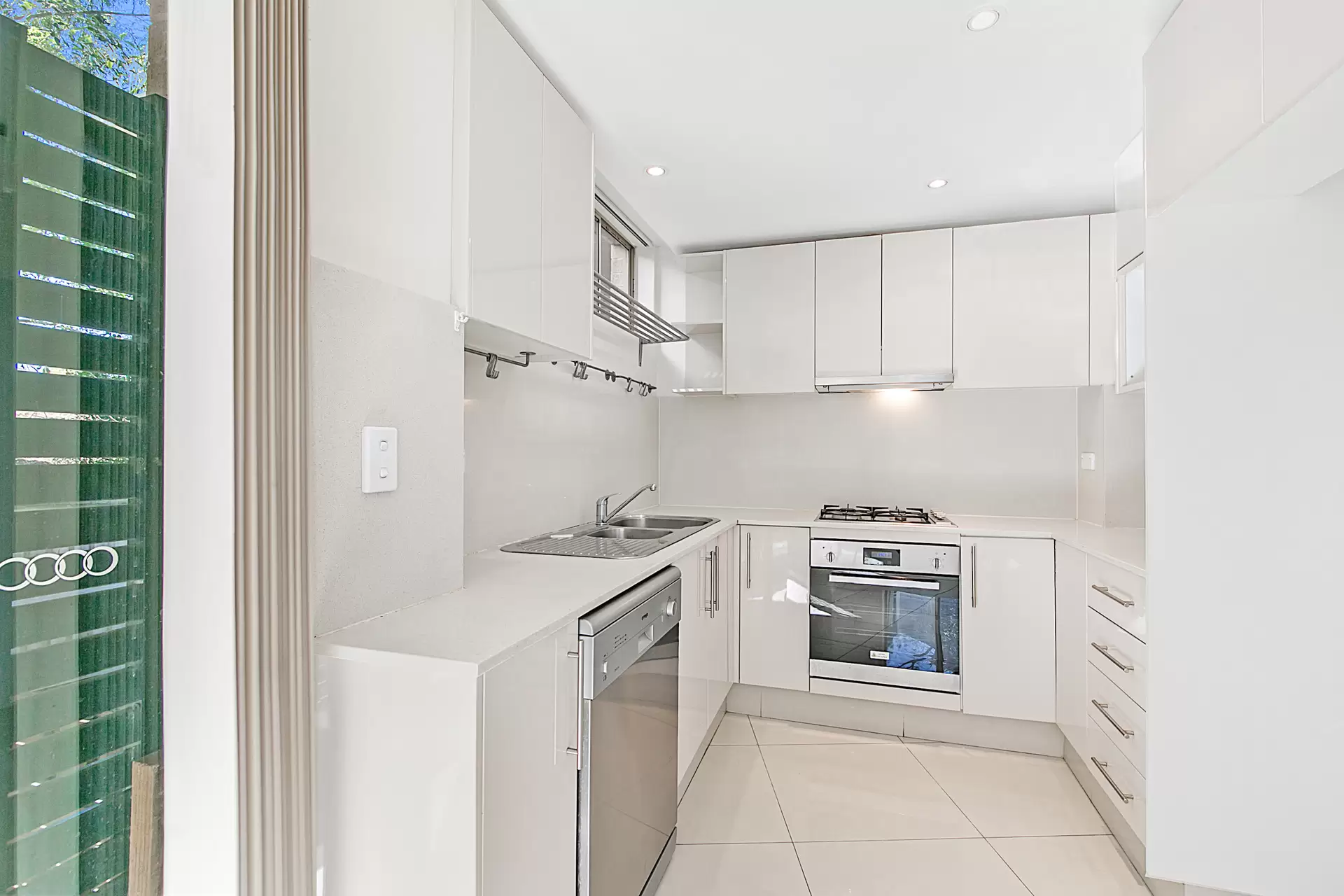 10/17 Graham Crescent, Baulkham Hills Leased by Murdoch Lee Estate Agents - image 3